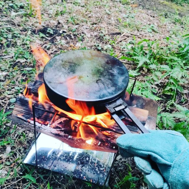 TANIMASAです！

そもそも、私が鉄やダッチオーブンが大好きで、もっと所有欲が出てくる商品を生み出したい、から始まったブランドです。

取引先のヘラ絞り加工会社の社長から作りませんかと声をかけていただいたのがきっかけです😄

#鉄フライパン
#アウトドアギア
#アウトドア
#キャンプ
#キャンプギア
#ガレージブランド
#キャンプ飯
#TANIMASA