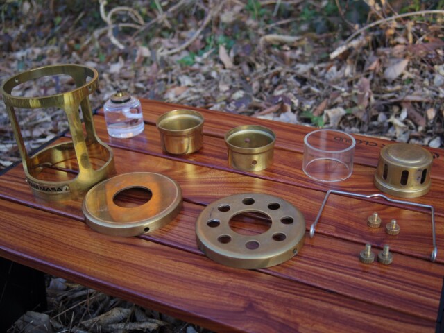 テイストランタンはこれ以上ないぐらいにシンプルです。
メンテナンスをしやすく、永く使える設計にしています。

 #真鍮 #オイルランタン #ランタン #真鍮製 #キャンプギア #ガレージブランド #テイストランタン #tanimasa