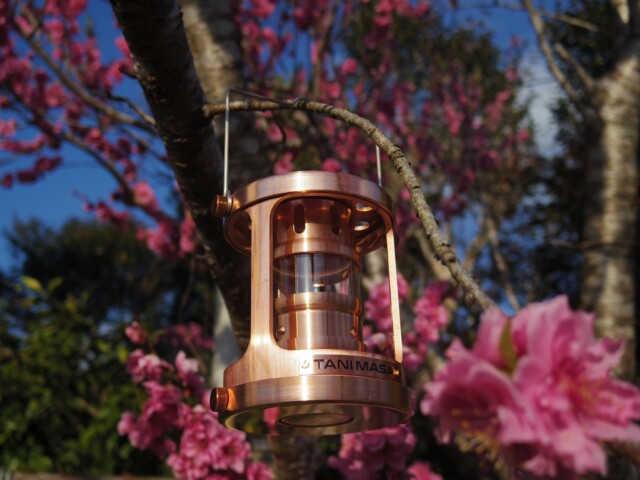 真鍮も良いけど、銅も違った良さがありますね。

 #tanimasa #ガレージブランド #テイストランタン #真鍮 #純銅 #銅ランタン #真鍮ランタン #キャンプギア