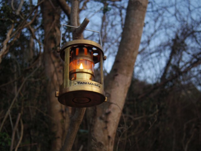 使い込むほどに渋くなっていきます
 #TANIMASA #真鍮 #オイルランタン #灯りのある暮らし #ガレージブランド #キャンプギア